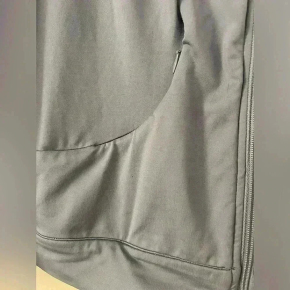 Reebok lightwe jacket size XL (H107) - Picture 2 of 7